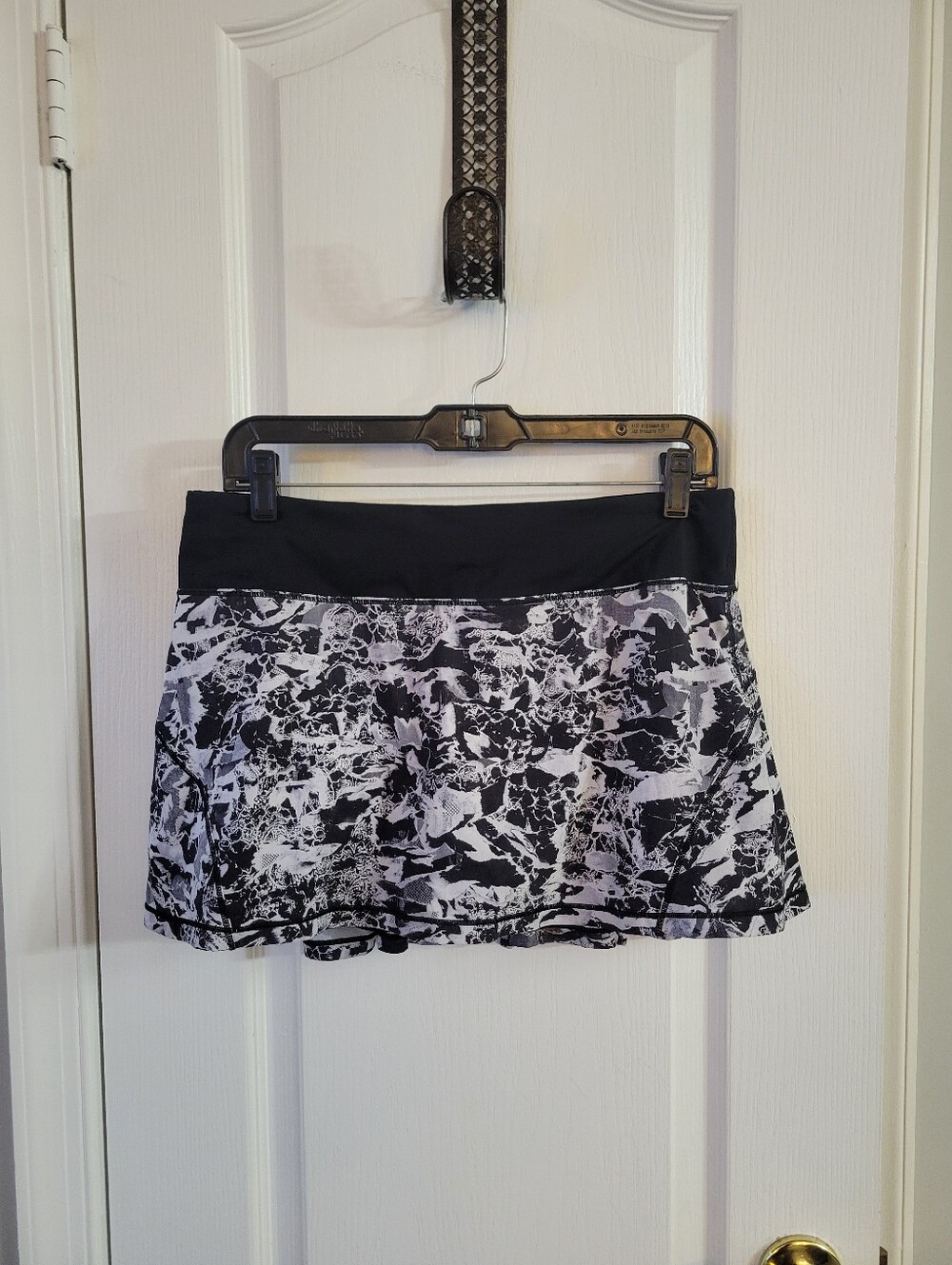 Lululemon Circuit Breaker Skirt II Interlaced Alpine White Black Size 8 Regular